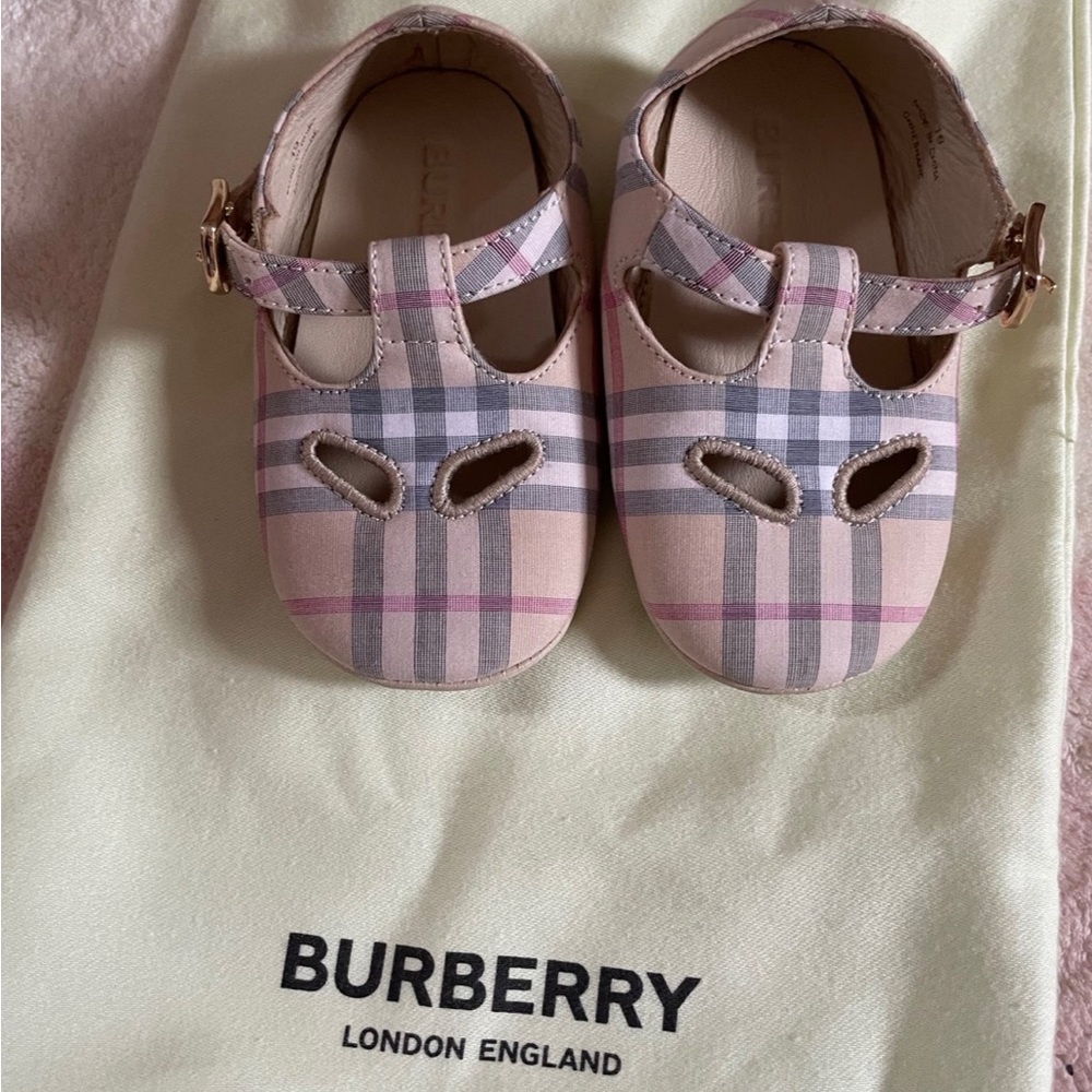 Baby Burberry maryjanes